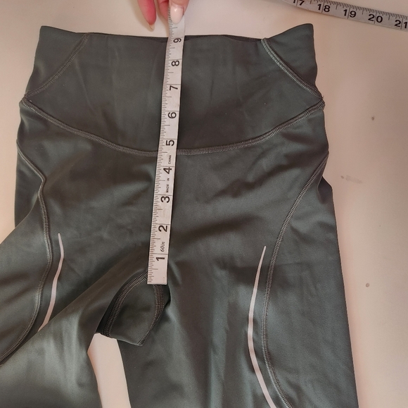 Lululemon Base Pace High-Rise Rise Green Leggings Ankle Length Size 2 - Picture 7 of 8